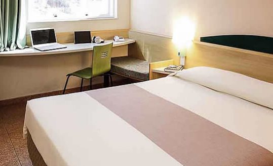 Quarto de hotel próximo ao aeroporto de vitória