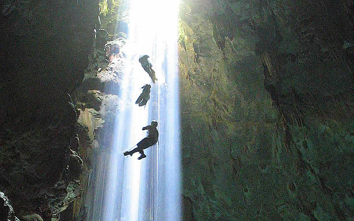 Rapel no Abismo de Anhumas Rapel no Abismo de Anhumas