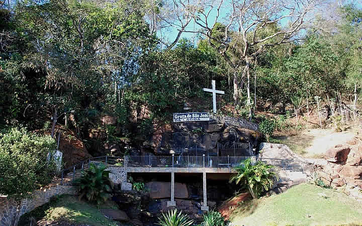 Gruta de São José da Lagoa em Nova Era Gruta de São José da Lagoa em Nova Era