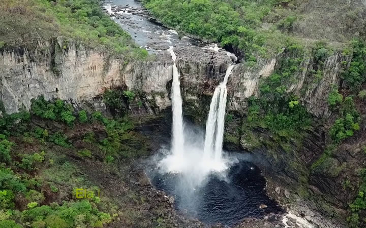 Cachoeira no Parque Nacional da Chapada dos Veadeiros Cachoeira no Parque Nacional da Chapada dos Veadeiros