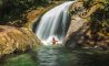 Pessoa em cachoeira - Serrinha do Alambari