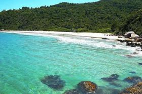 Praia em Governador Celso Ramos