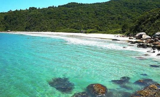 Praia em Governador Celso Ramos