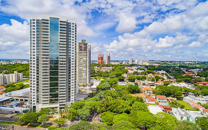 Prédios e área verde em Maringá Prédios e área verde em Maringá