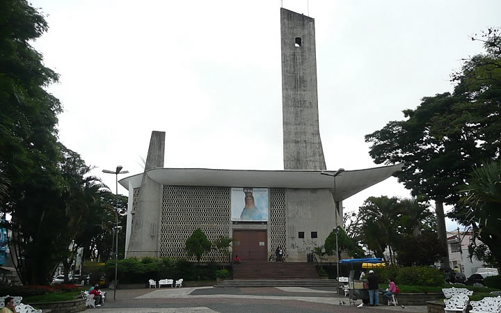 Igreja na Praça Raul Leme em Bragança Paulista Igreja na Praça Raul Leme em Bragança Paulista