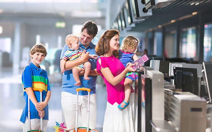 Pais viajando com crianças Pais viajando com crianças