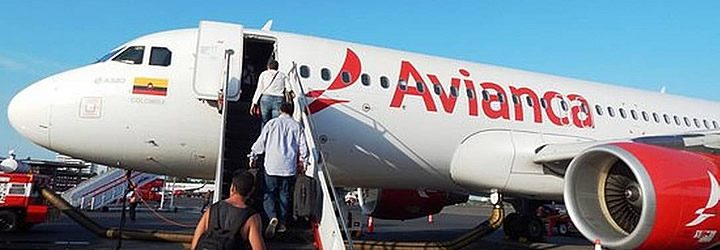 Pessoas embarcando em Voo Pessoas embarcando em Voo