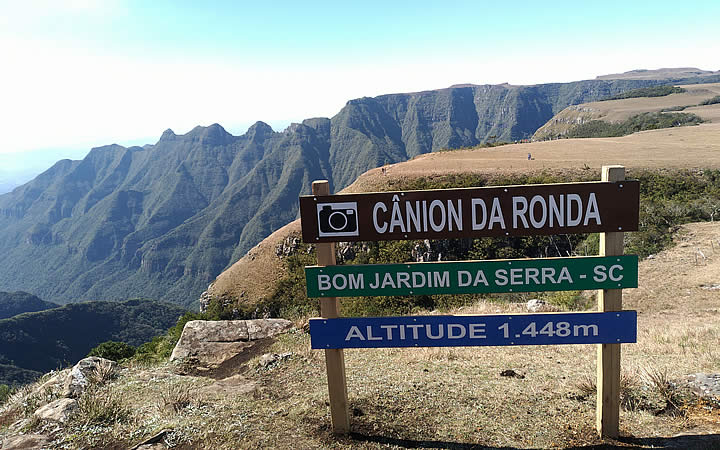 Placa no Mirante do Cânion da Ronda Placa no Mirante do Cânion da Ronda