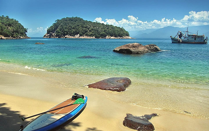 Prancha na praia da Ilha das Couves Prancha na praia da Ilha das Couves