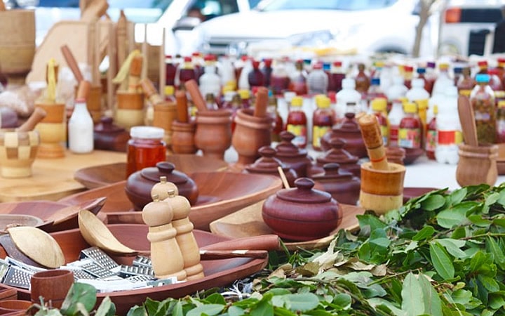 Artesanato na Feira da Praça do ó Artesanato na Feira da Praça do ó