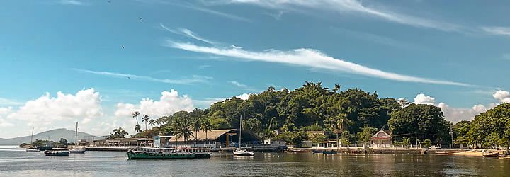 Barcos na Ilha de Paquetá Barcos na Ilha de Paquetá