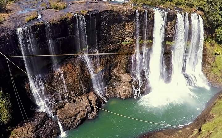 Cachoeira da Fumaça em Minas Gerais Cachoeira da Fumaça em Minas Gerais