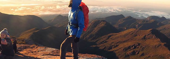 Homem no Pico da Bandeira – Parque do Caparaó Homem no Pico da Bandeira – Parque do Caparaó