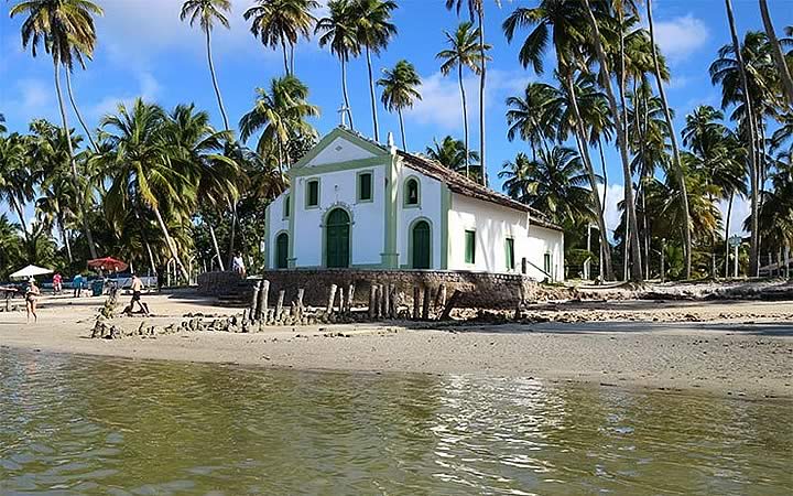Igreja na orla da praia de Tamandaré Igreja na orla da praia de Tamandaré
