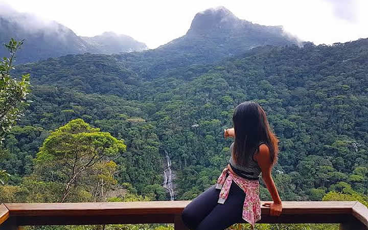 Mulher no Mirante da Cascatinha Mulher no Mirante da Cascatinha
