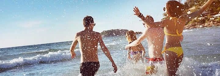Pessoas na praia Pessoas na praia