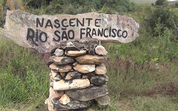 Placa para nascente Rio São Francisco Placa para nascente Rio São Francisco