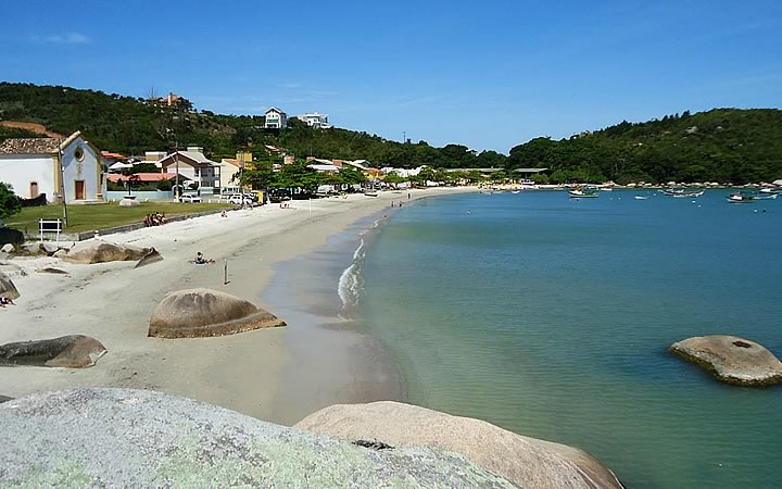 Praia da Armação da Piedade - Governador Celso Ramos Praia da Armação da Piedade - Governador Celso Ramos