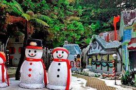 Bonecos de neve na Aldeia do Papai Noel