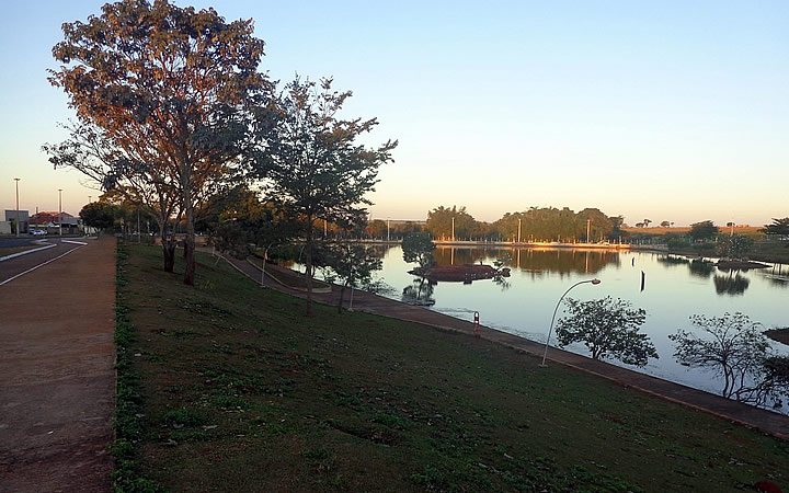 Lago no bosque dos Buritis Lago no bosque dos Buritis