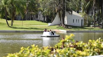 Pedalinho no circuito das águas