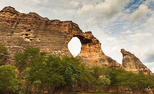 Pedra furada em Coronel José Dias