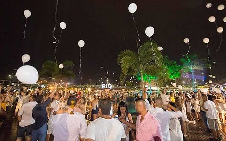 Pessoas curtindo o Réveillon - Rio Pessoas curtindo o Réveillon - Rio