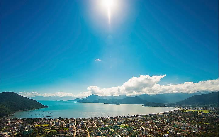 Vista aérea do centro de Ubatuba Vista aérea do centro de Ubatuba