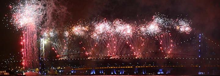 Queima de Fogos no Réveillon em Florianópolis Queima de Fogos no Réveillon em Florianópolis