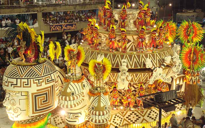 Carro alegórico no carnaval