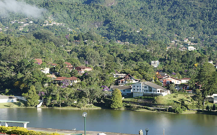 Casas próxima ao lago Comary Casas próxima ao lago Comary