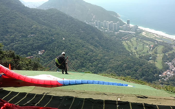 Paraquedista na Rampa da Pedra Bonita Paraquedista na Rampa da Pedra Bonita