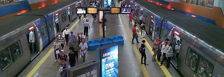 Transporte público no Rio - Estação de metrô cinelândia Transporte público no Rio - Estação de metrô cinelândia
