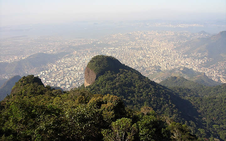 Vista aérea do Pico da Tijuca Vista aérea do Pico da Tijuca