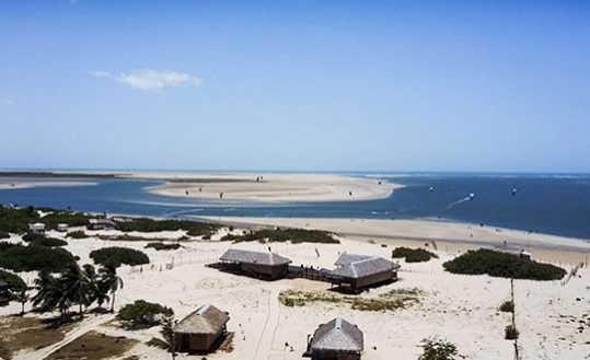 Vista aérea de lagoa em Atins