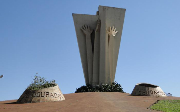 Monumento ao Colono em Dourados MS Monumento ao Colono em Dourados MS