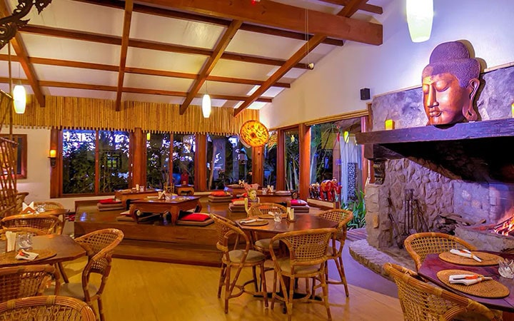 Mesas e cadeiras do restaurante Tigre Asiático Mesas e cadeiras do restaurante Tigre Asiático