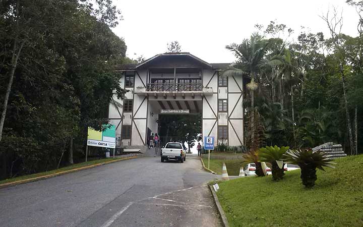 Portal de entrada do Parque Zoobotânico de Brusque Portal de entrada do Parque Zoobotânico de Brusque