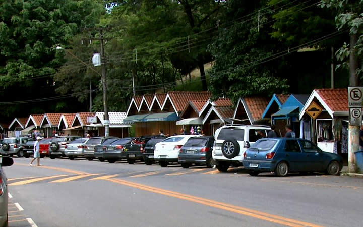 Carros estacionados - Águas da Prata Carros estacionados - Águas da Prata