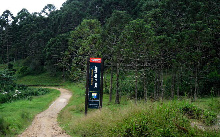 Placa indicativa Parque Estadual Serra do Mar Placa indicativa Parque Estadual Serra do Mar